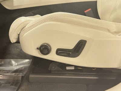 2023 Volvo XC60 B6 Ultimate Bright Theme