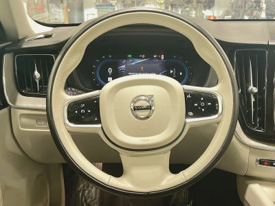 2023 Volvo XC60 B6 Ultimate Bright Theme