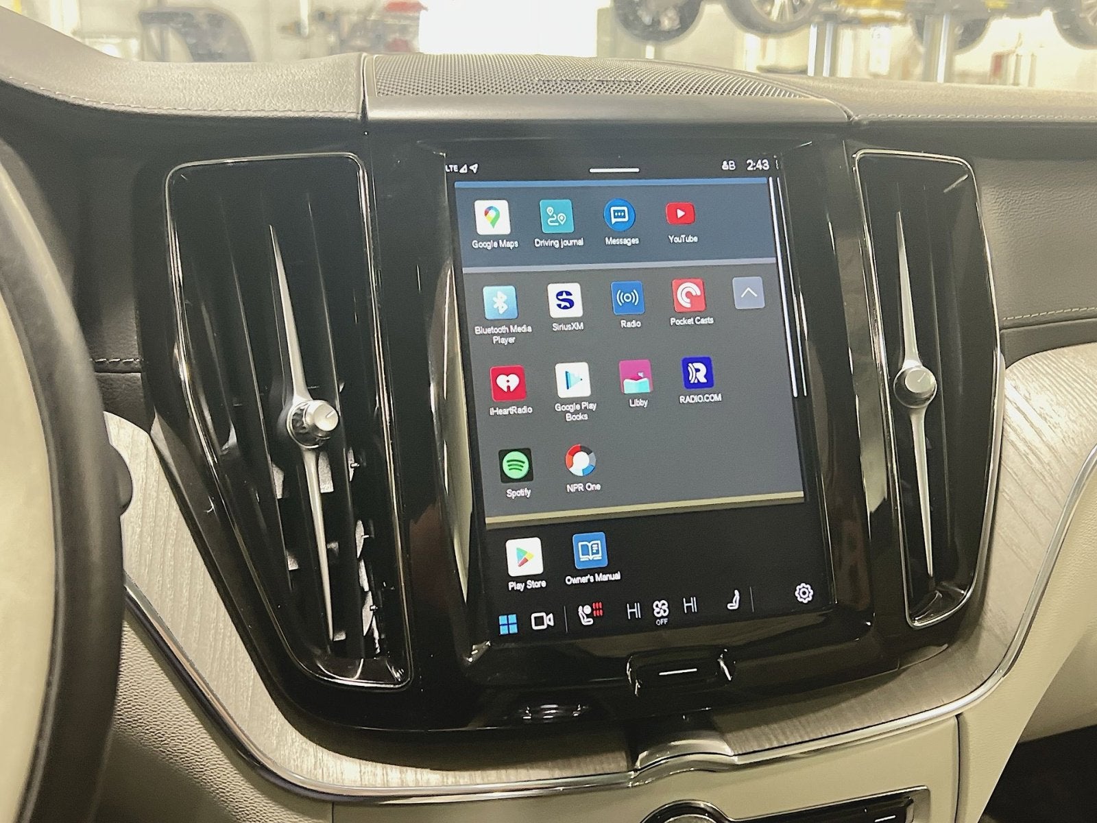 2023 Volvo XC60 B6 Ultimate Bright Theme