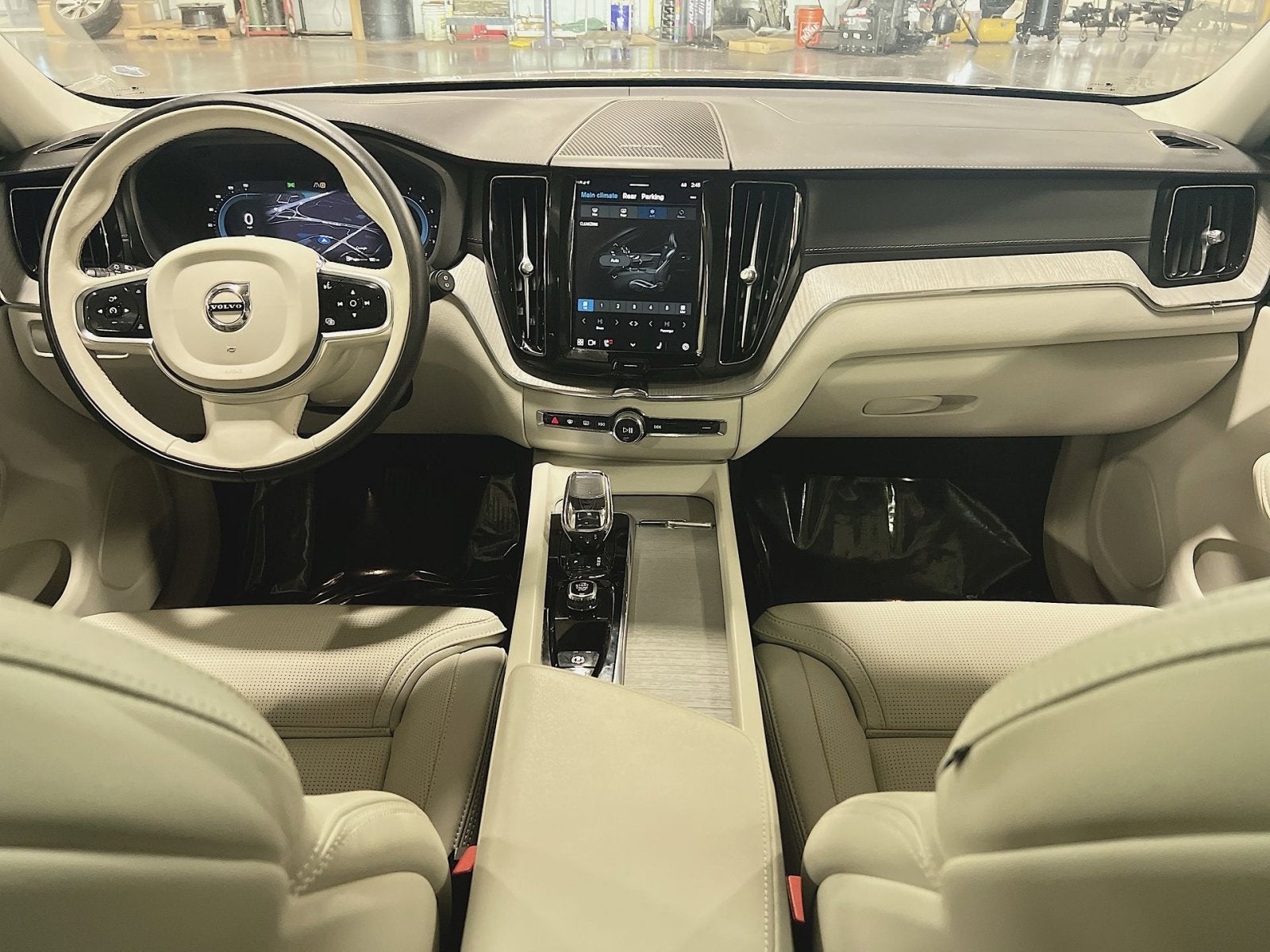 2023 Volvo XC60 B6 Ultimate Bright Theme