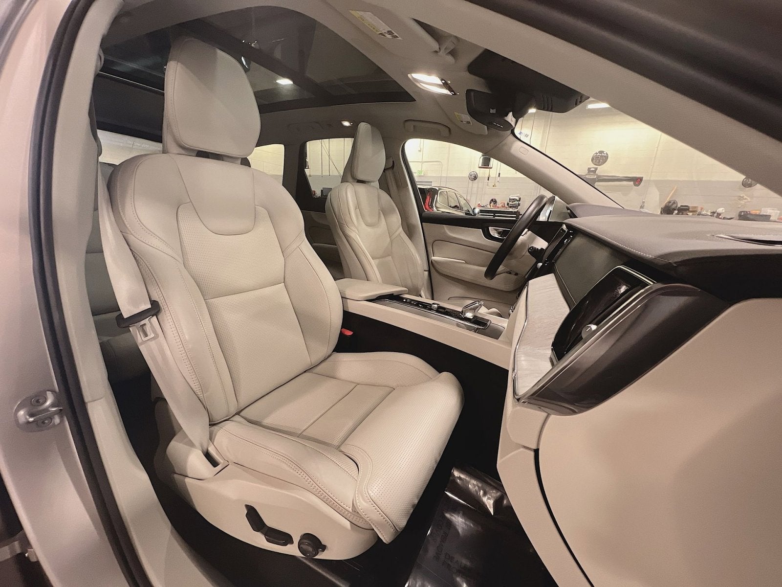 2023 Volvo XC60 B6 Ultimate Bright Theme