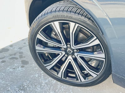 2023 Volvo XC60 B6 Ultimate Bright Theme