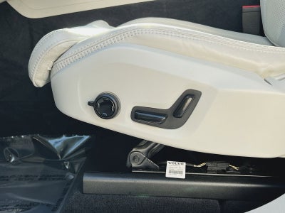 2023 Volvo XC60 B6 Ultimate Bright Theme