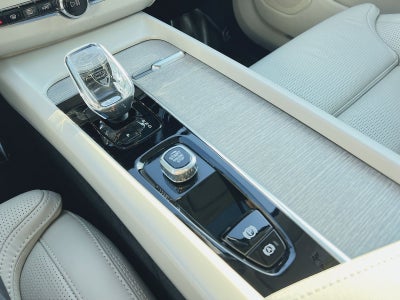 2023 Volvo XC60 B6 Ultimate Bright Theme