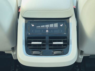 2023 Volvo XC60 B6 Ultimate Bright Theme