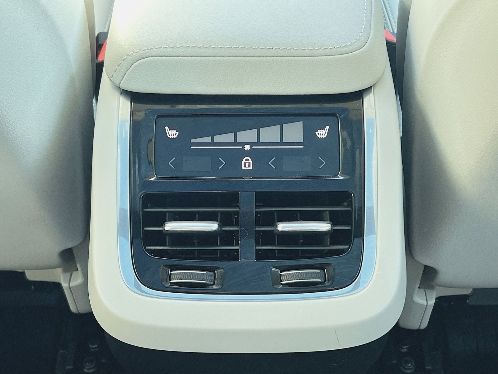 2023 Volvo XC60 B6 Ultimate Bright Theme