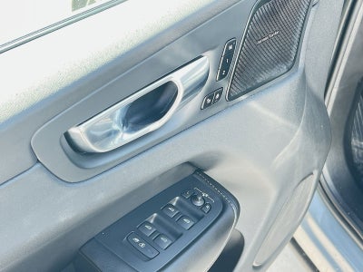 2023 Volvo XC60 B6 Ultimate Bright Theme