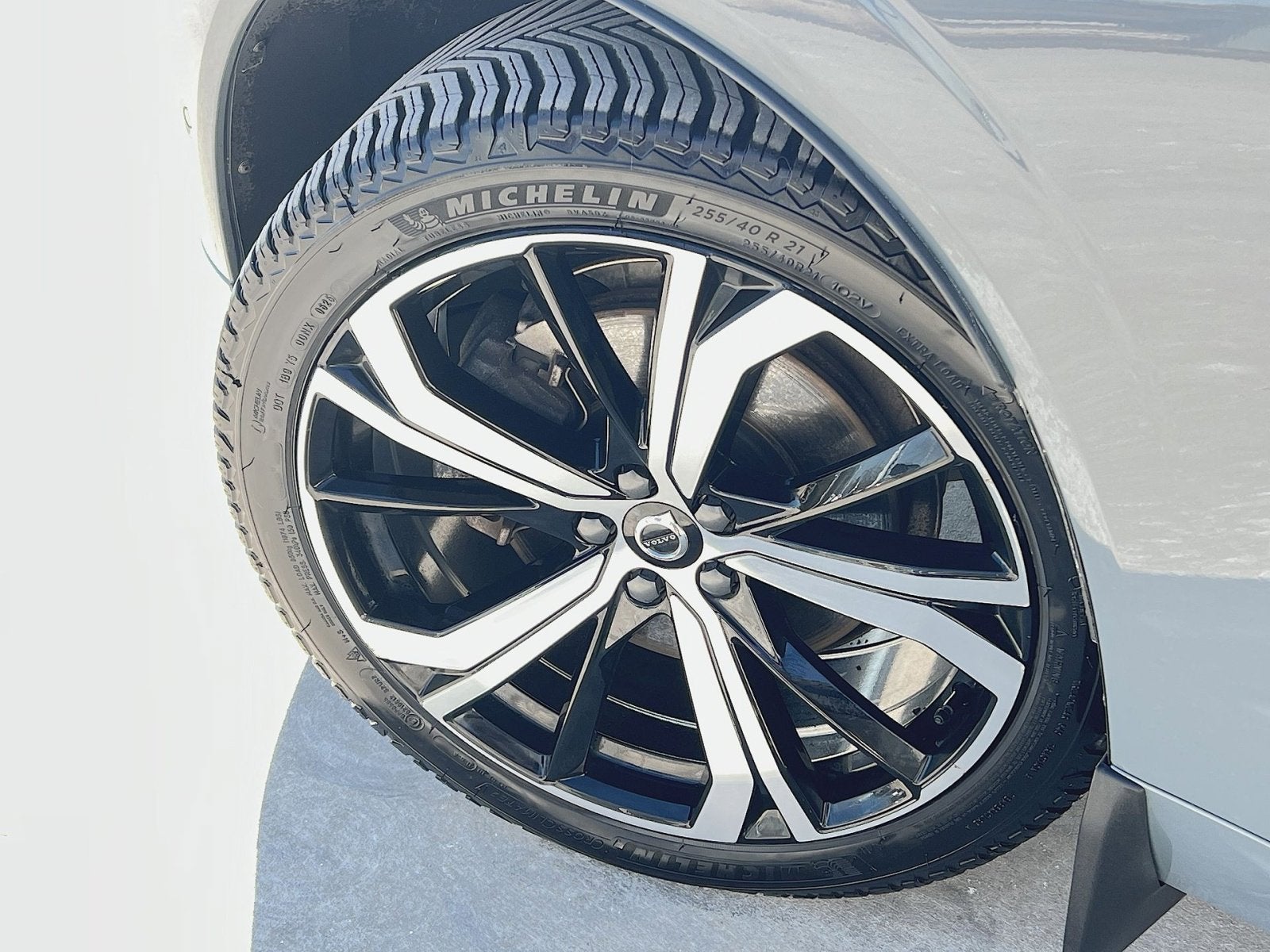 2023 Volvo XC60 B6 Ultimate Dark Theme