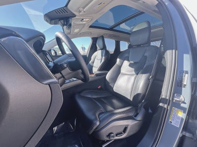 2023 Volvo XC60 B6 Ultimate Dark Theme