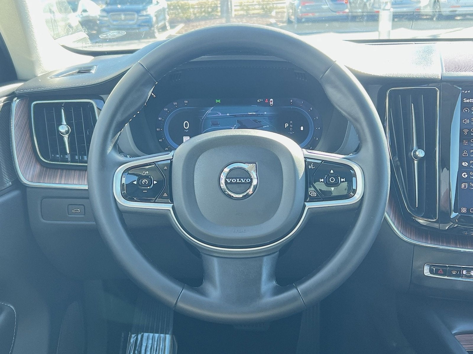 2023 Volvo XC60 B6 Ultimate Dark Theme