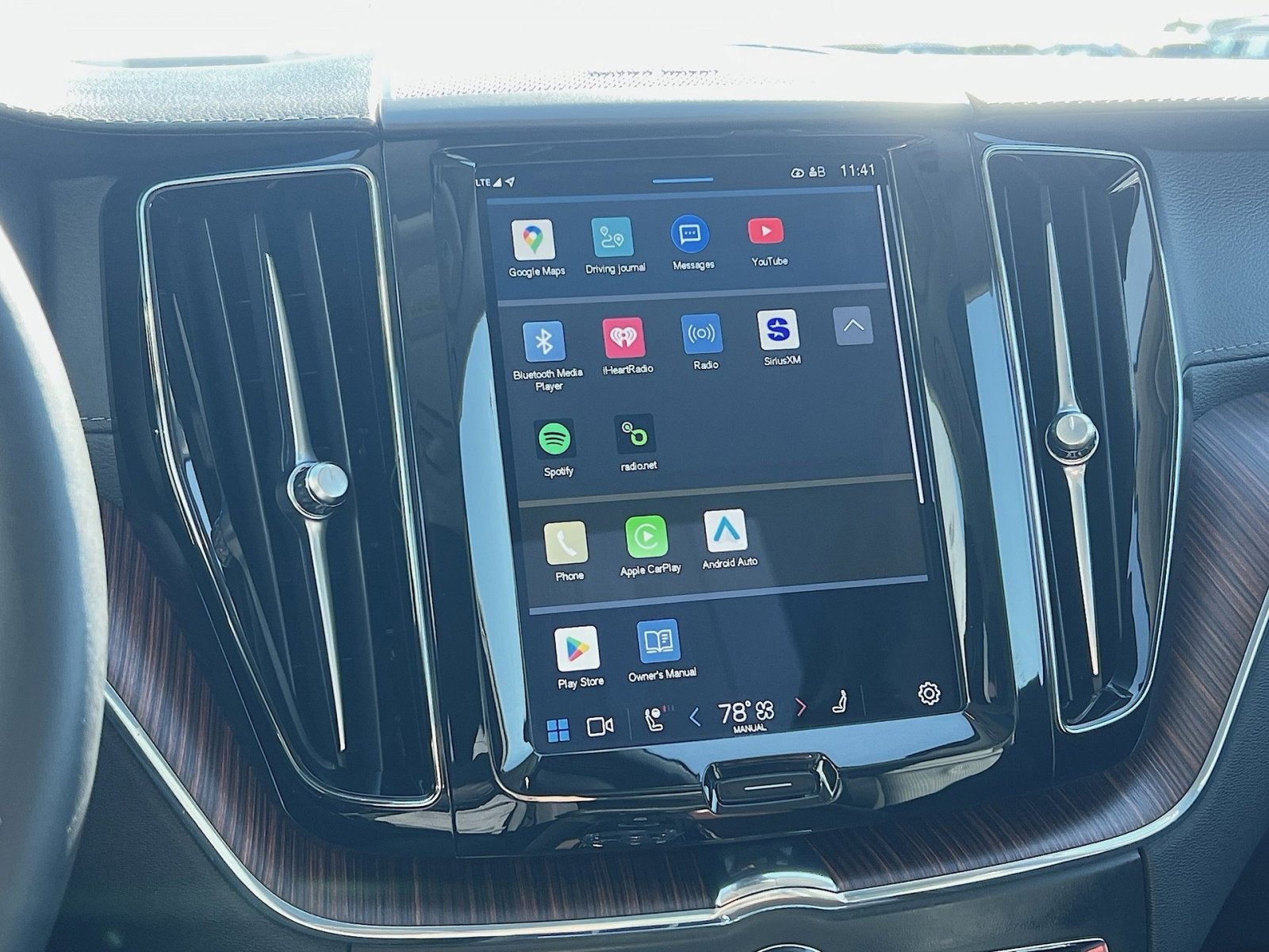 2023 Volvo XC60 B6 Ultimate Dark Theme