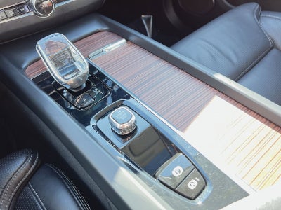 2023 Volvo XC60 B6 Ultimate Dark Theme