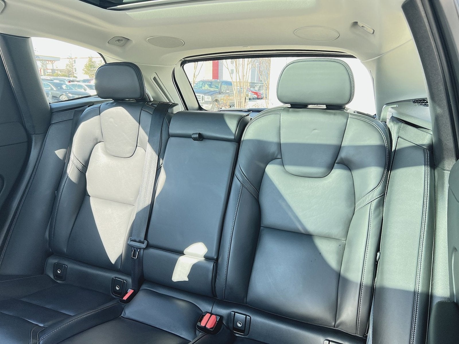 2023 Volvo XC60 B6 Ultimate Dark Theme