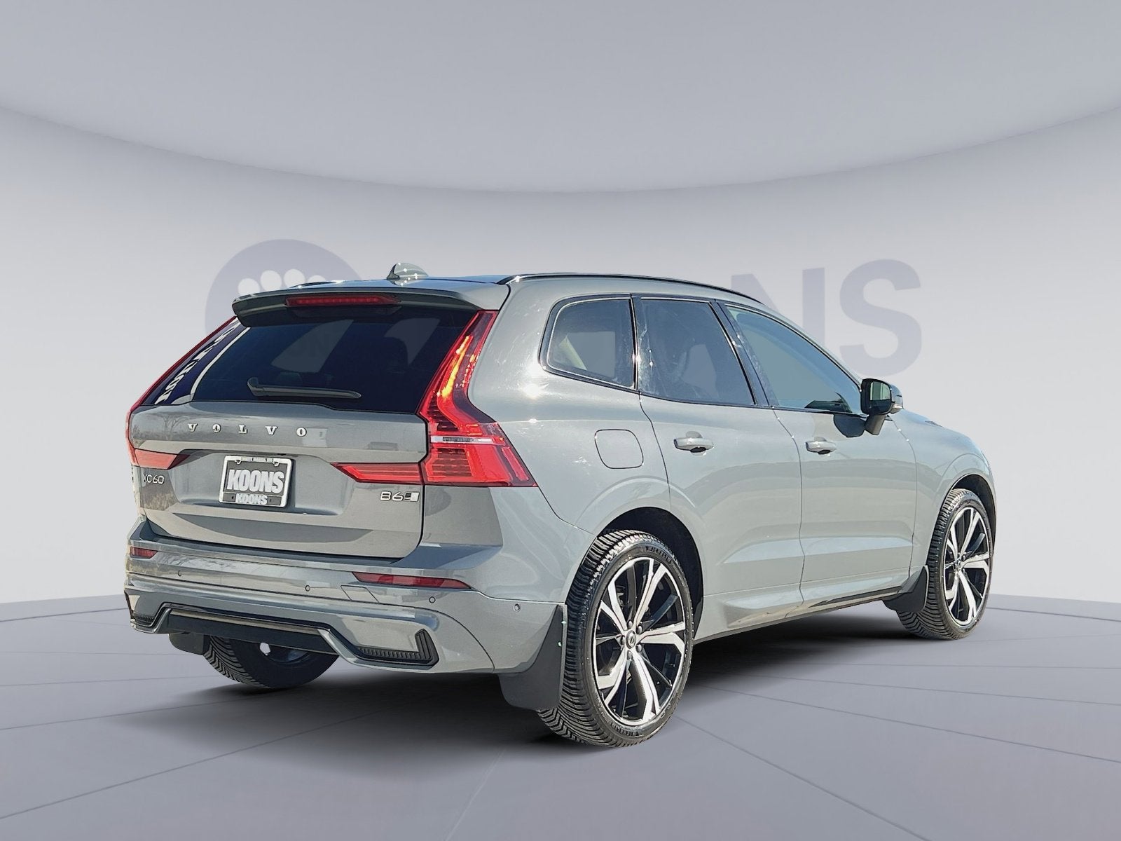 2023 Volvo XC60 B6 Ultimate Dark Theme