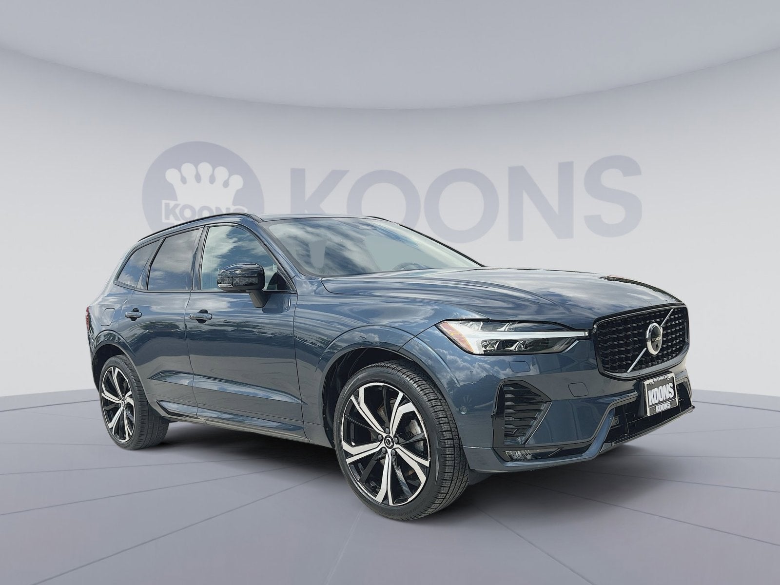 2023 Volvo XC60 B6 Ultimate Dark Theme