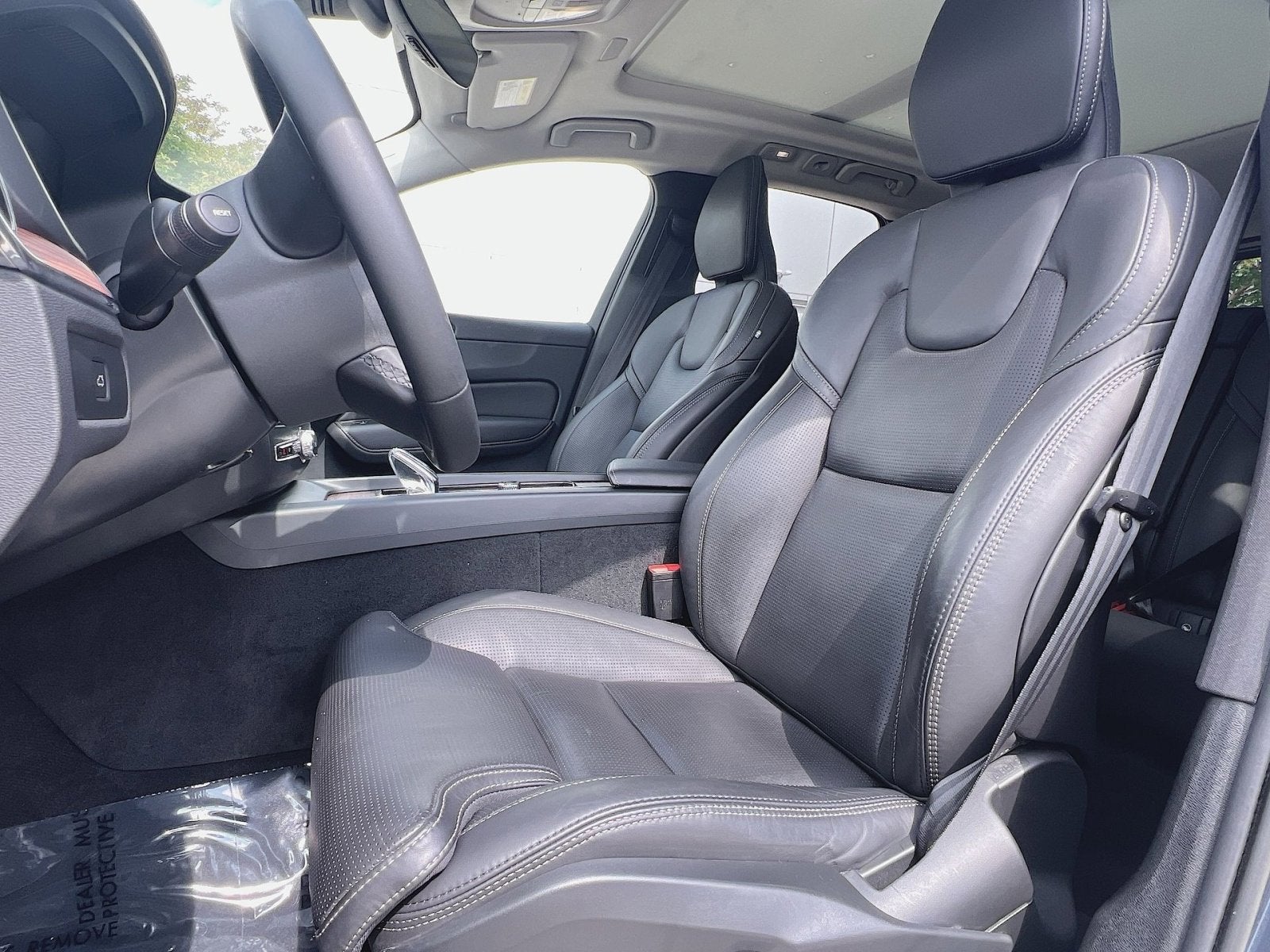 2023 Volvo XC60 B6 Ultimate Dark Theme