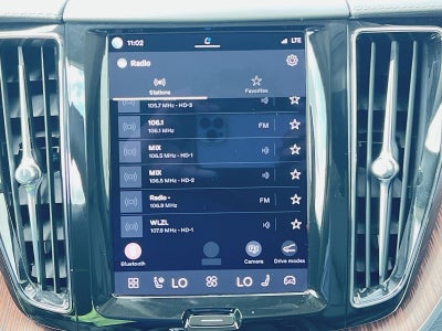 2023 Volvo XC60 B6 Ultimate Dark Theme