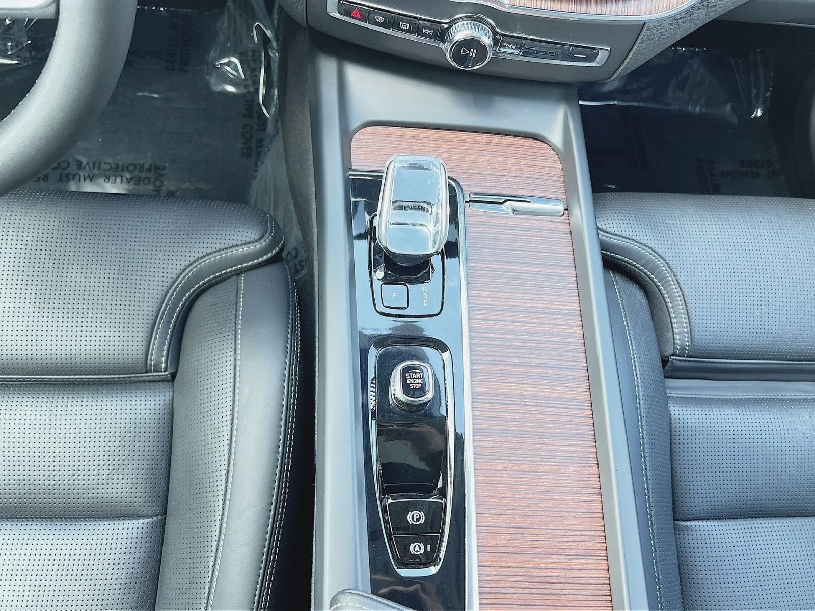 2023 Volvo XC60 B6 Ultimate Dark Theme