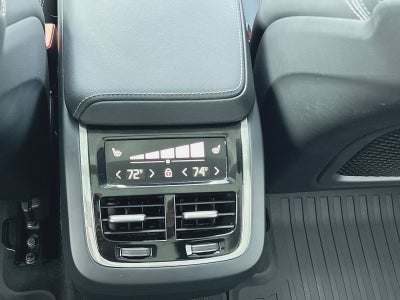 2023 Volvo XC60 B6 Ultimate Dark Theme