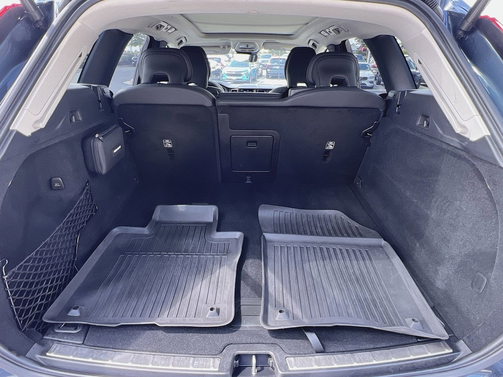 2023 Volvo XC60 B6 Ultimate Dark Theme