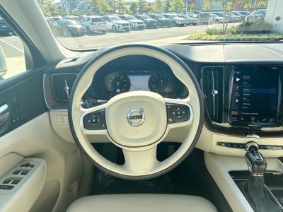 2021 Volvo XC60 T5 Momentum