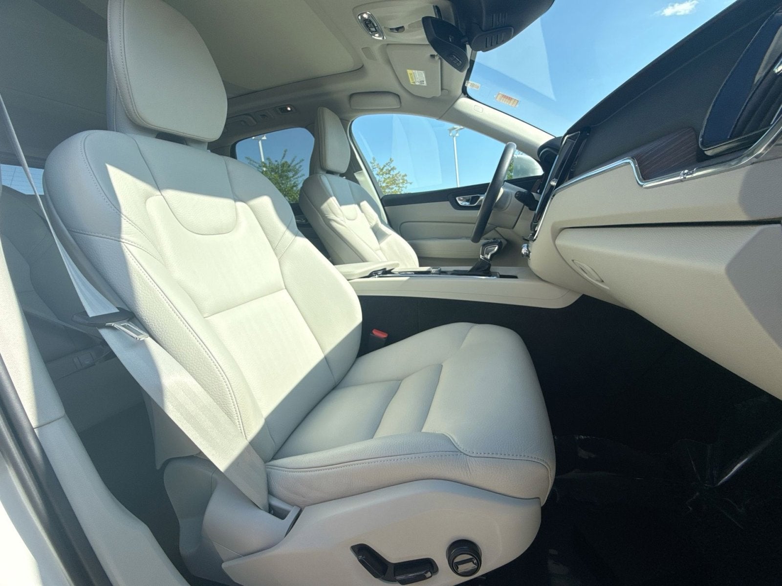 2021 Volvo XC60 T5 Momentum