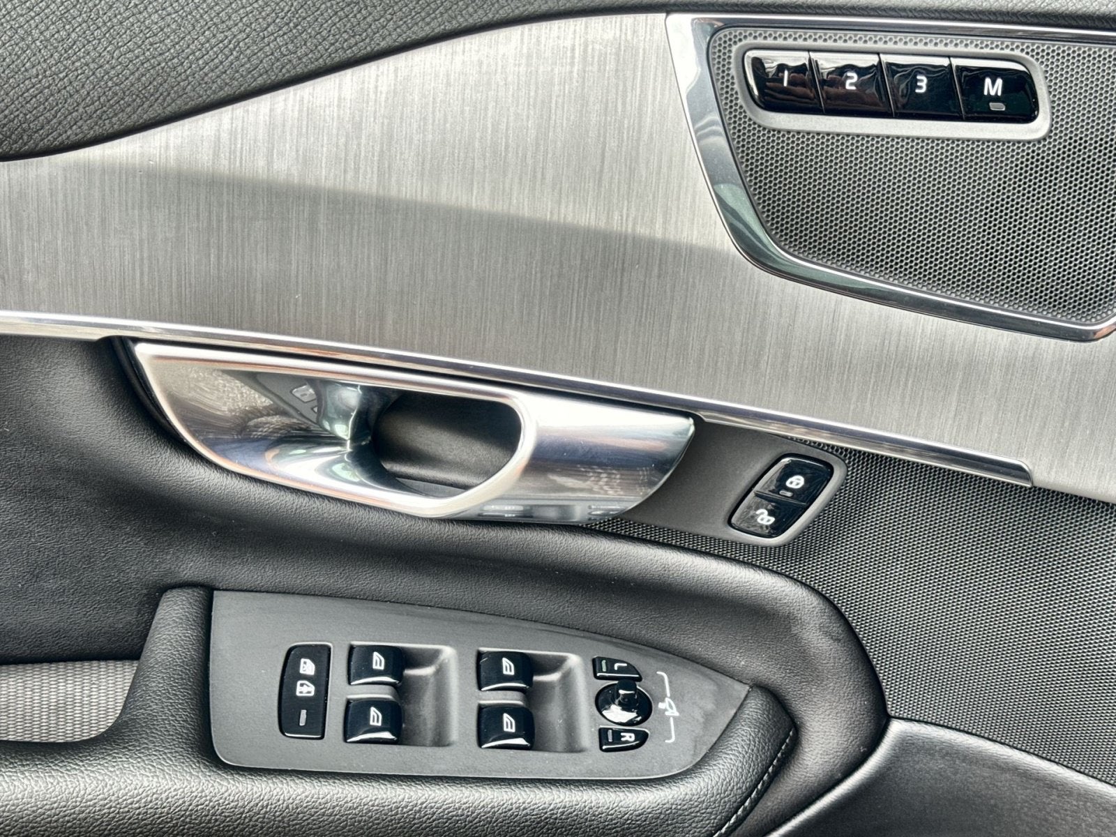 2021 Volvo XC90 T5 Momentum