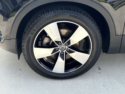 2020 Volvo XC40 Momentum