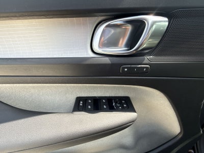 2020 Volvo XC40 Momentum