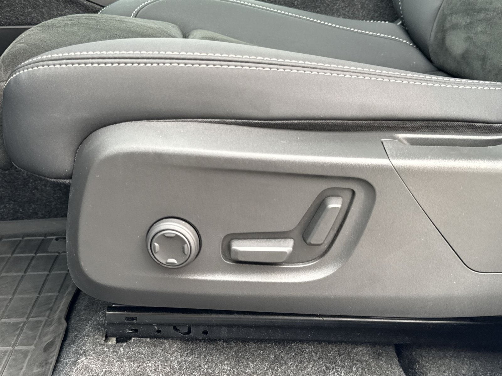 2023 Volvo XC40 Recharge Pure Electric Ultimate