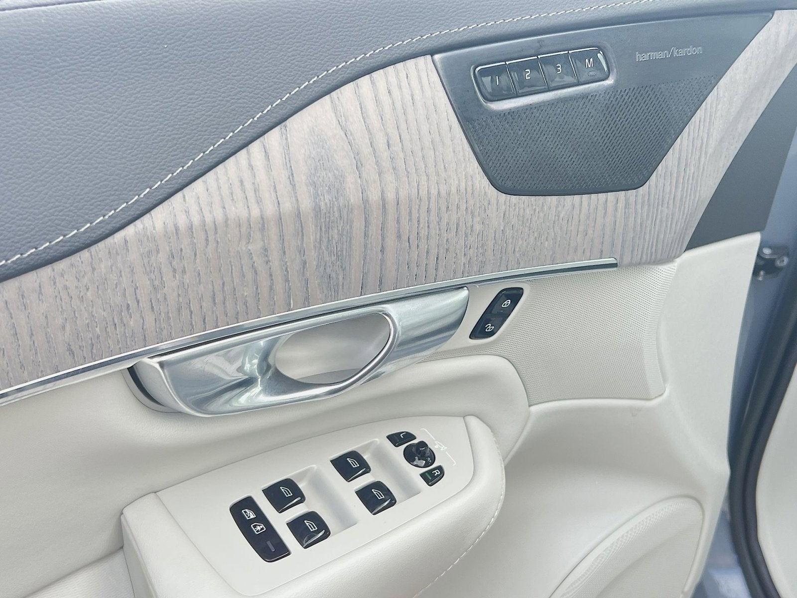 2023 Volvo XC90 Recharge Plug-In Hybrid Ultimate