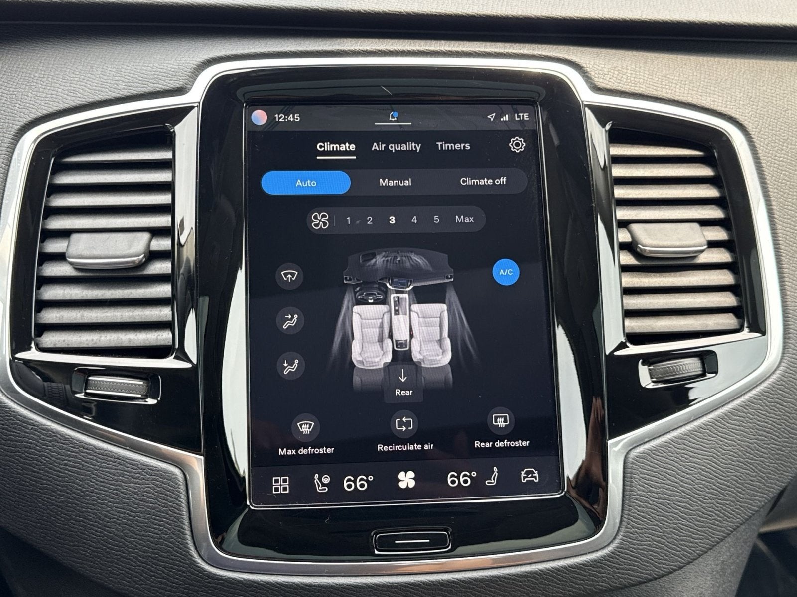 2024 Volvo XC90 Recharge Plug-In Hybrid T8 Plus Bright Theme 7 Passenger