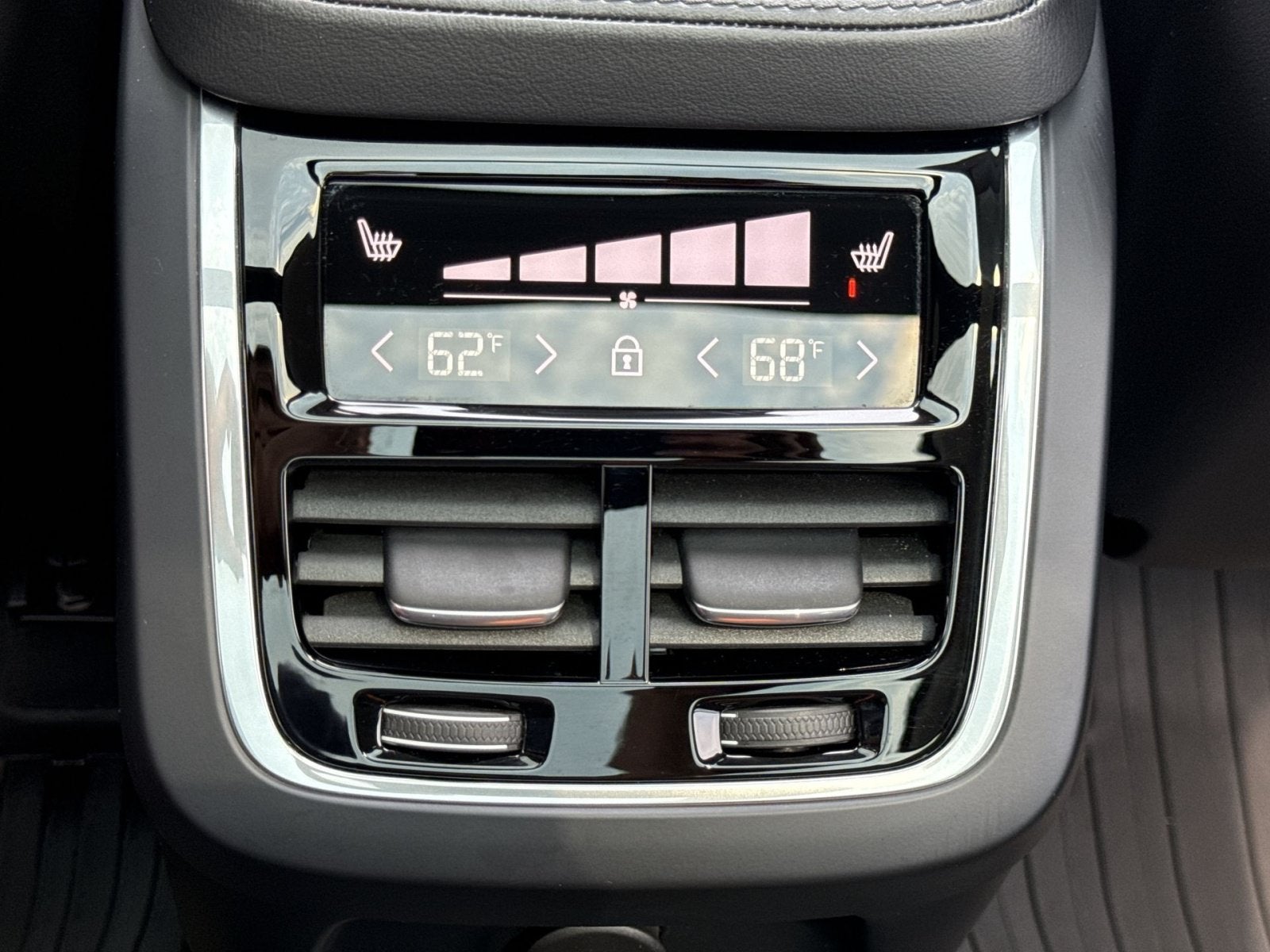 2024 Volvo XC90 Recharge Plug-In Hybrid T8 Plus Bright Theme 7 Passenger