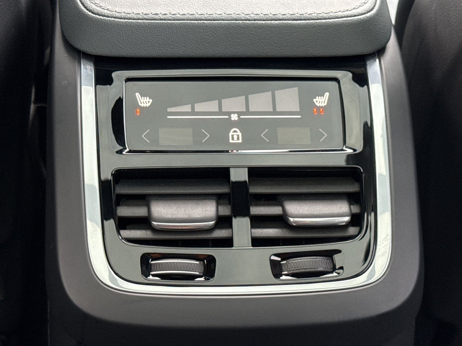 2024 Volvo XC90 Recharge Plug-In Hybrid Ultimate