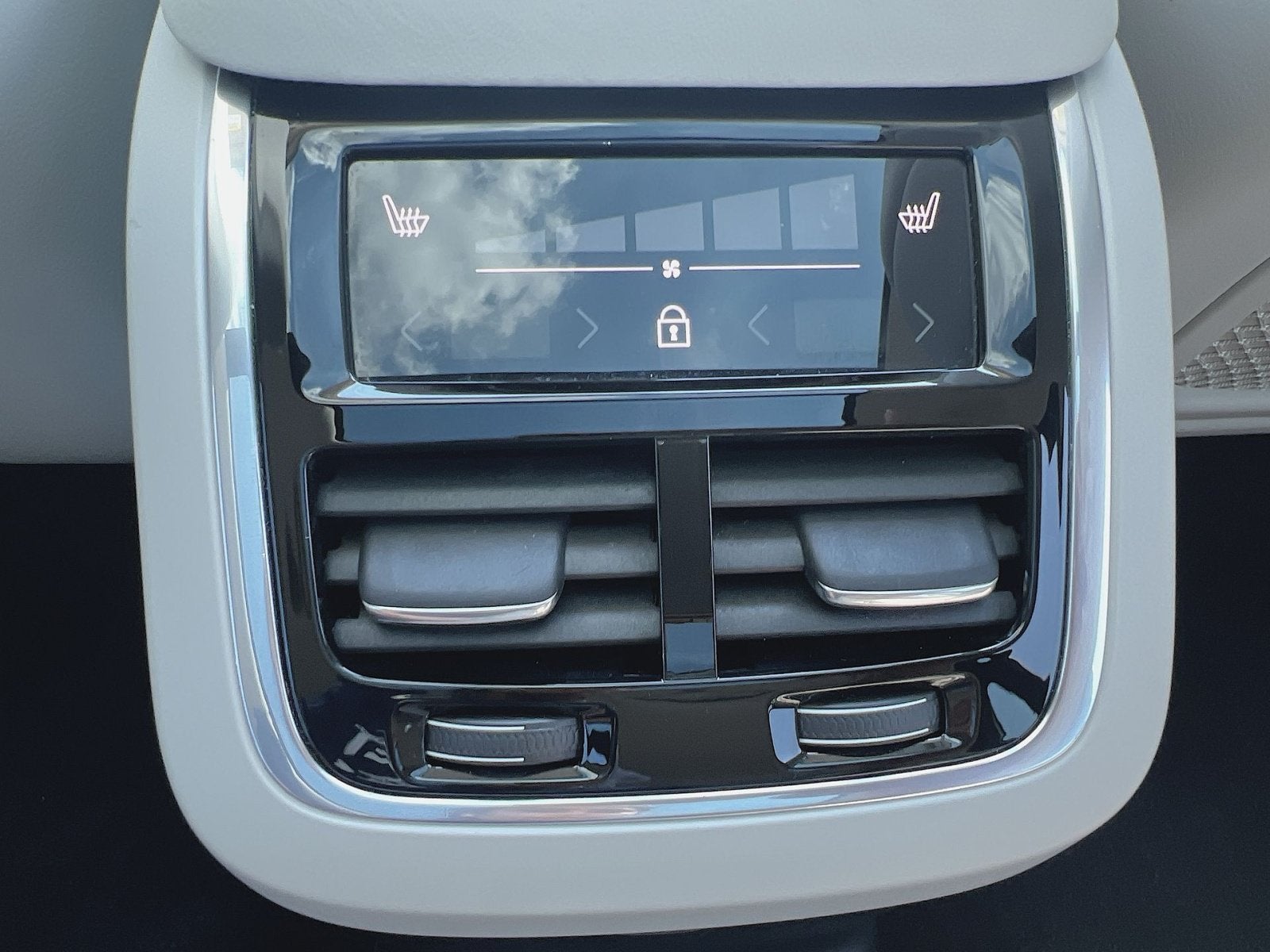 2024 Volvo XC90 Recharge Plug-In Hybrid Ultimate