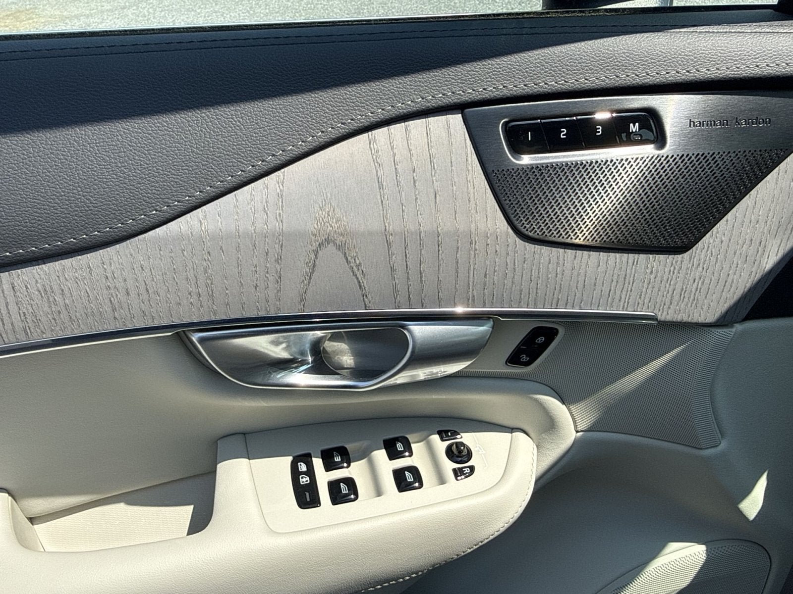 2024 Volvo XC90 Recharge Plug-In Hybrid Ultimate