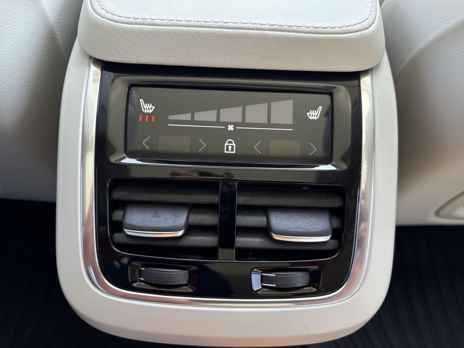 2024 Volvo XC90 Recharge Plug-In Hybrid Ultimate