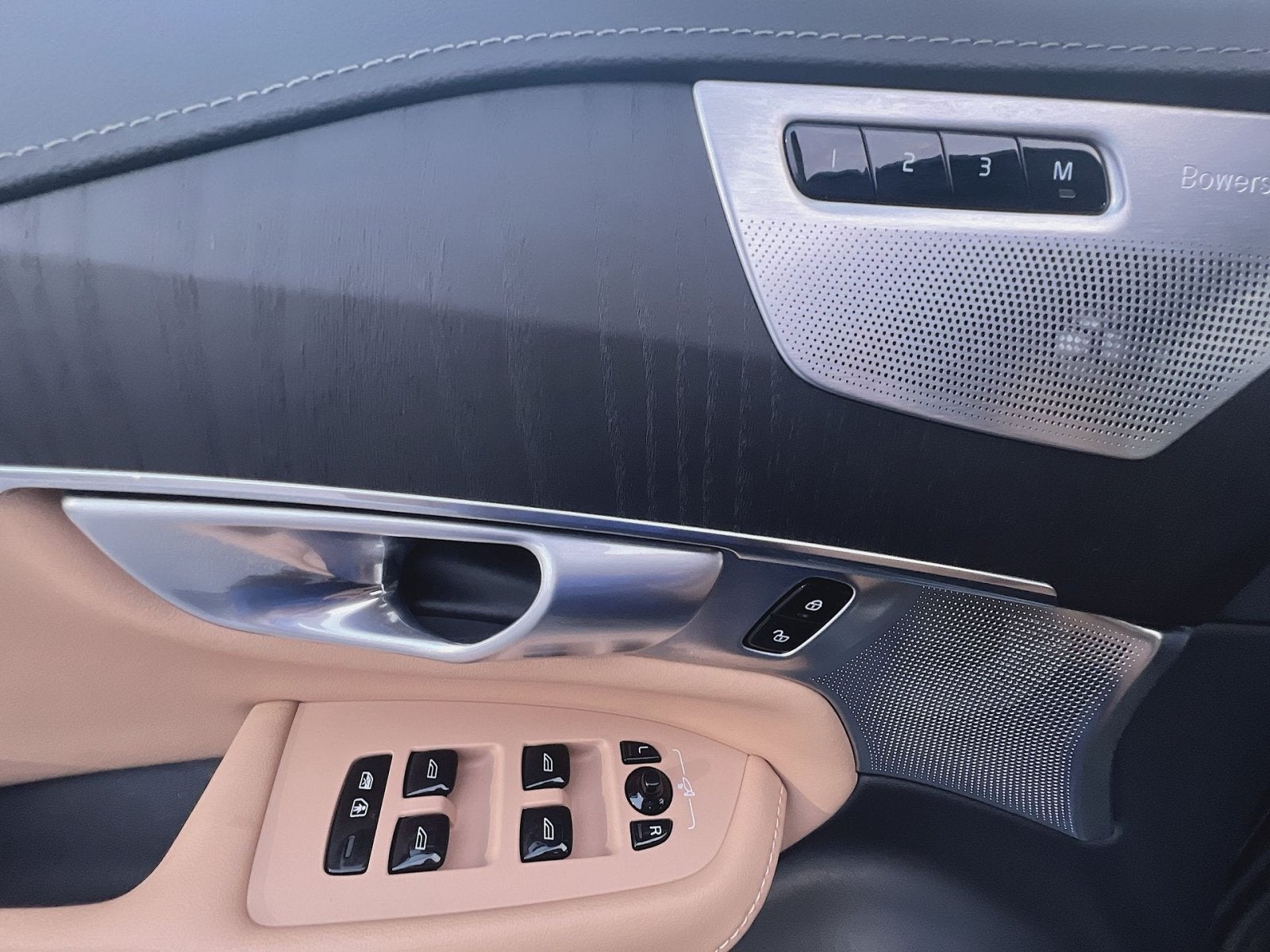 2024 Volvo XC90 Recharge Plug-In Hybrid Ultimate