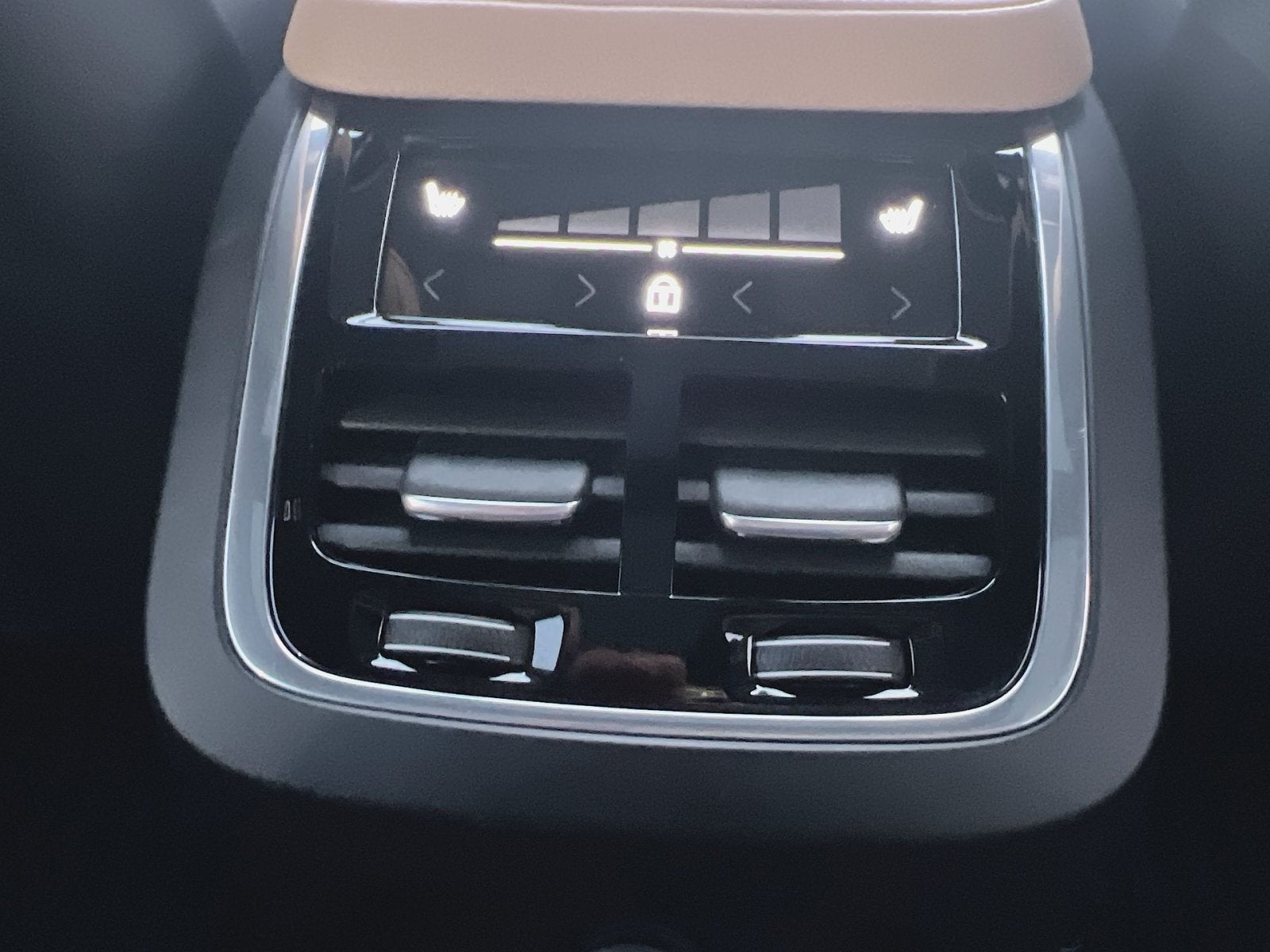 2024 Volvo XC90 Recharge Plug-In Hybrid Ultimate