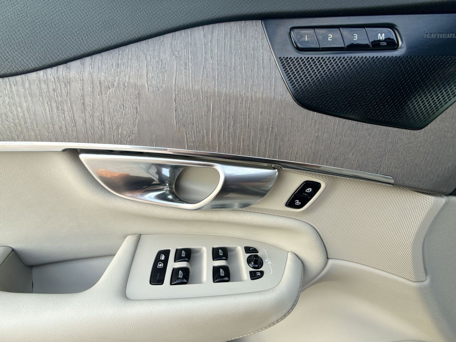 2023 Volvo XC90 Recharge Plug-In Hybrid T8 Plus Bright Theme 7 Passenger