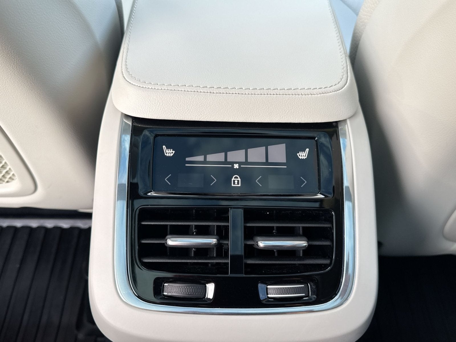 2023 Volvo XC90 Recharge Plug-In Hybrid T8 Plus Bright Theme 7 Passenger