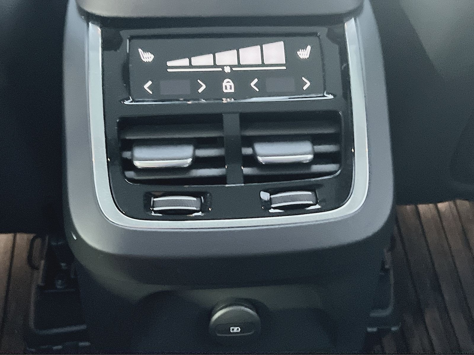2024 Volvo XC90 Recharge Plug-In Hybrid Ultimate