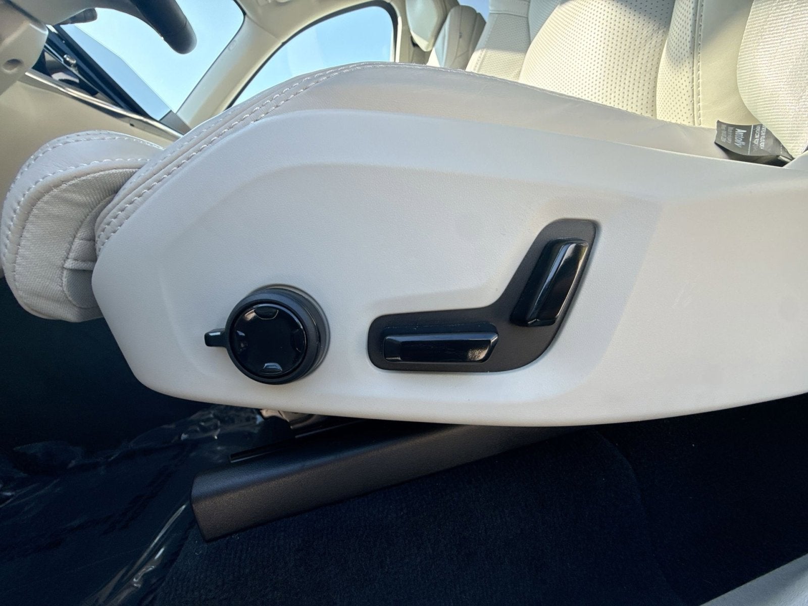 2025 Volvo XC90 Plug-In Hybrid T8 Ultra