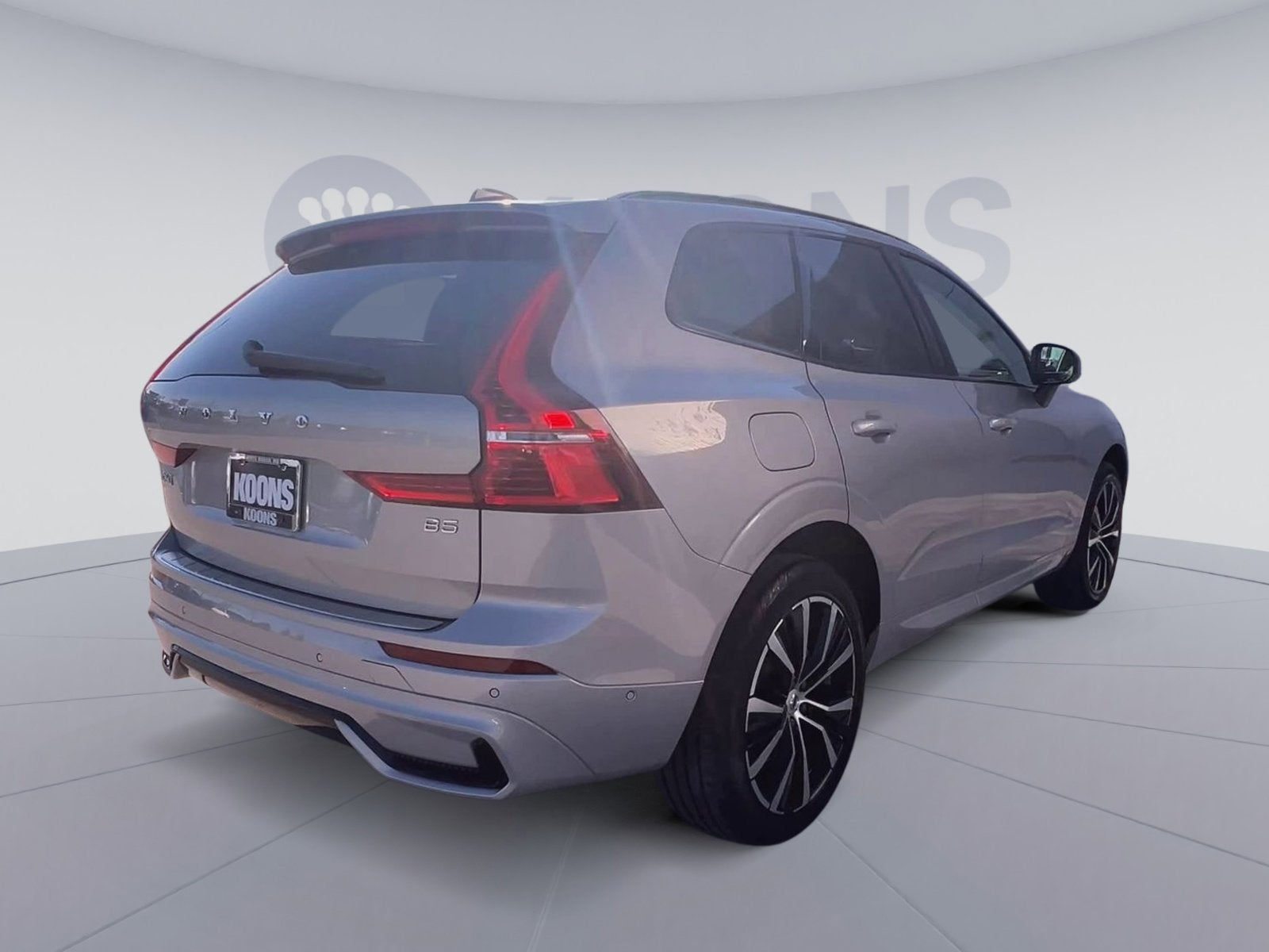 2023 Volvo XC60 B5 Plus Dark Theme