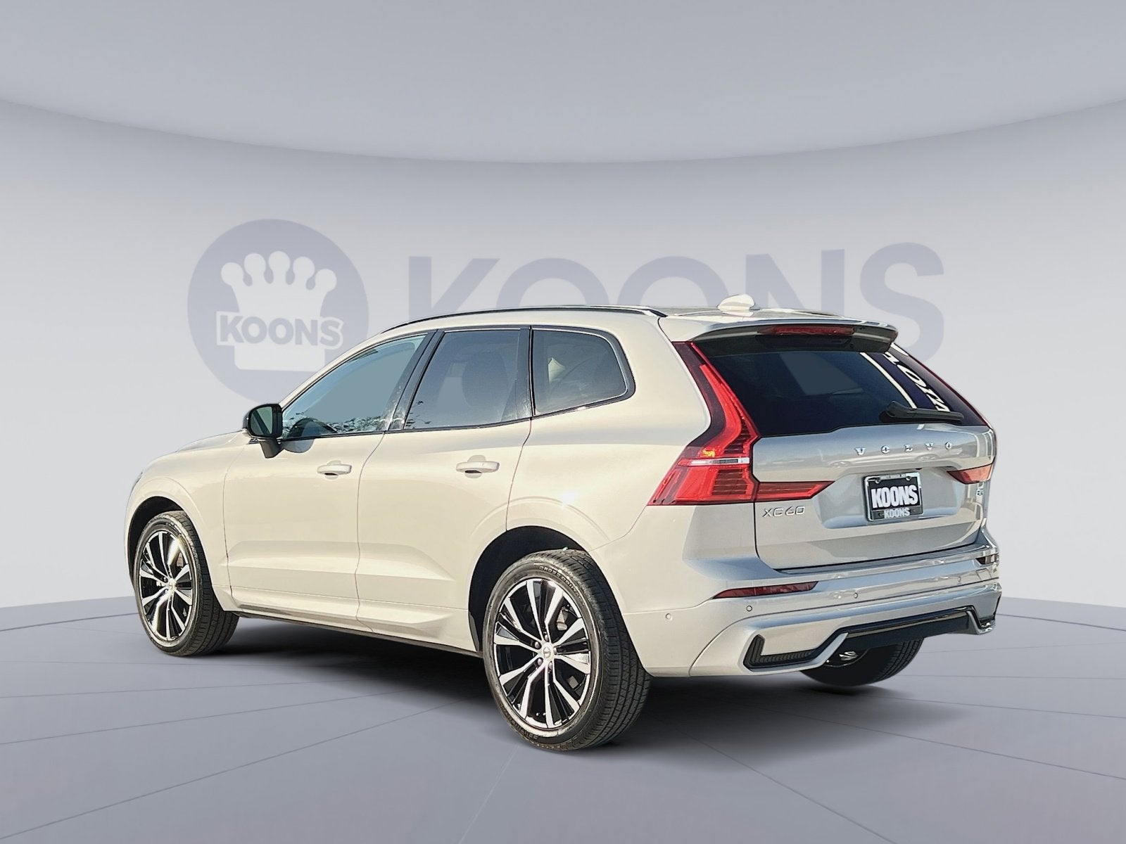 2023 Volvo XC60 B5 Plus Dark Theme