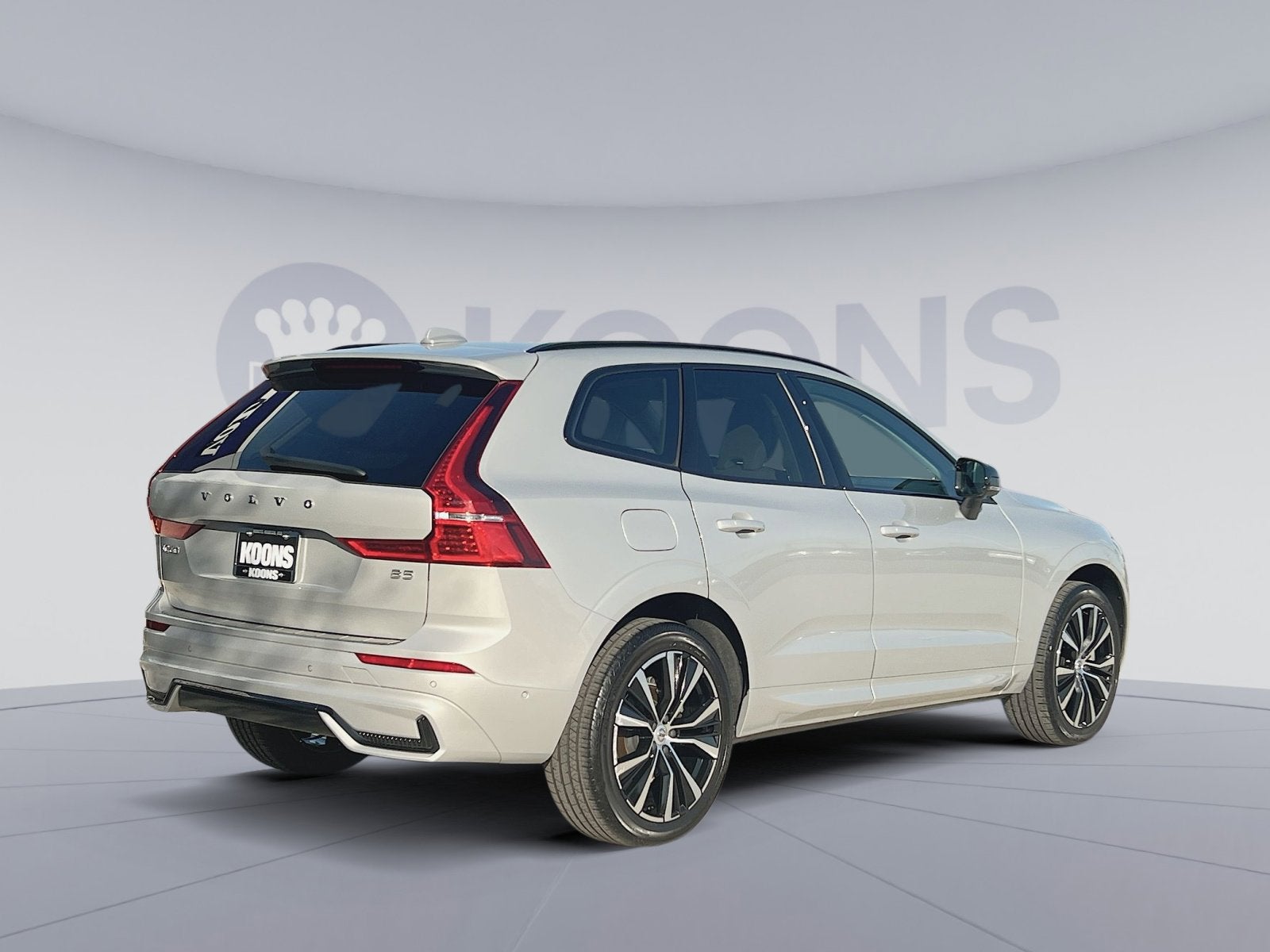2023 Volvo XC60 B5 Plus Dark Theme