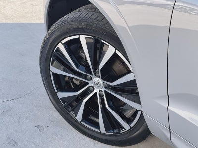 2023 Volvo XC60 B5 Plus Dark Theme