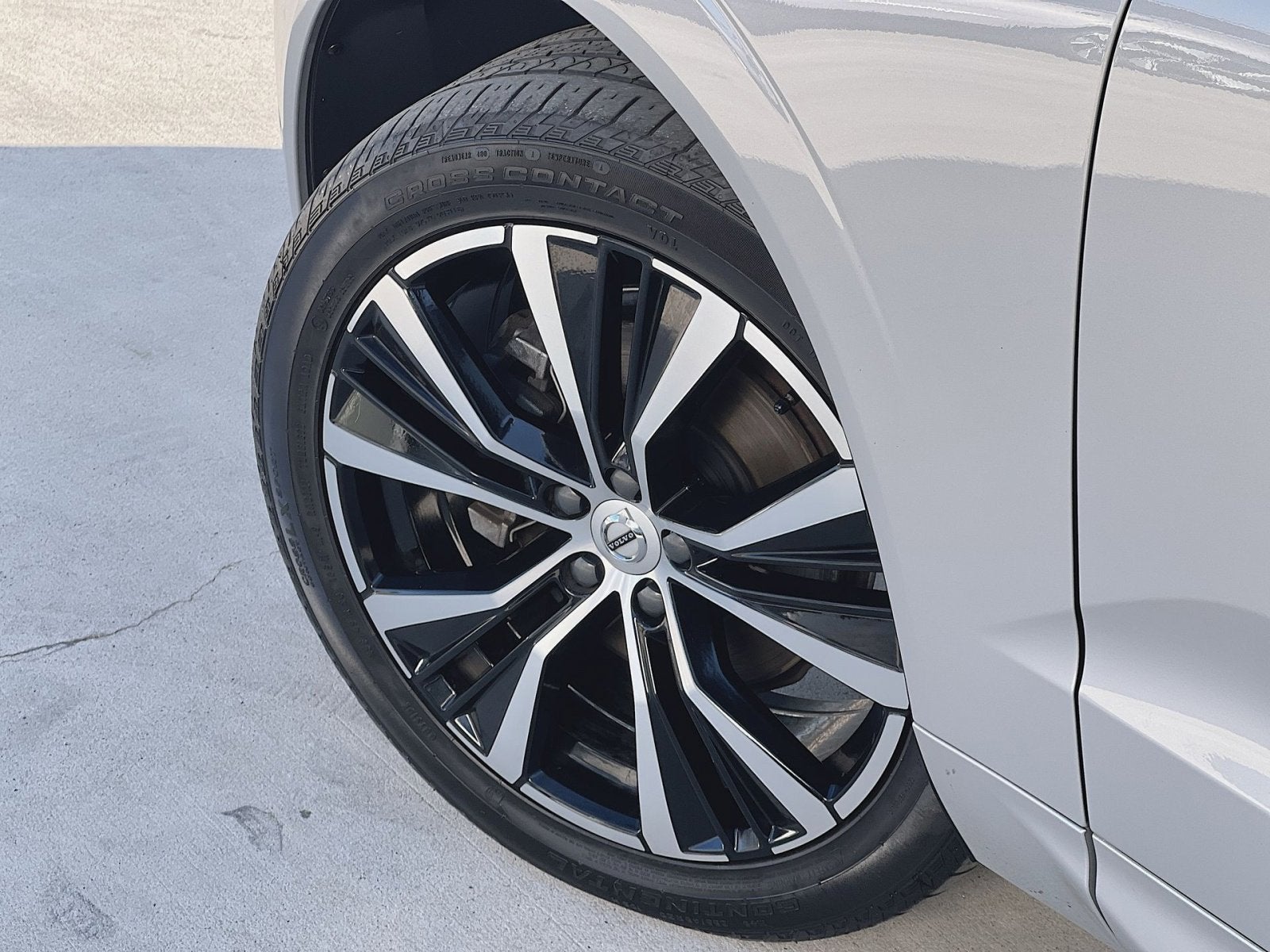 2023 Volvo XC60 B5 Plus Dark Theme