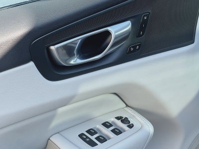 2023 Volvo XC60 B5 Plus Dark Theme