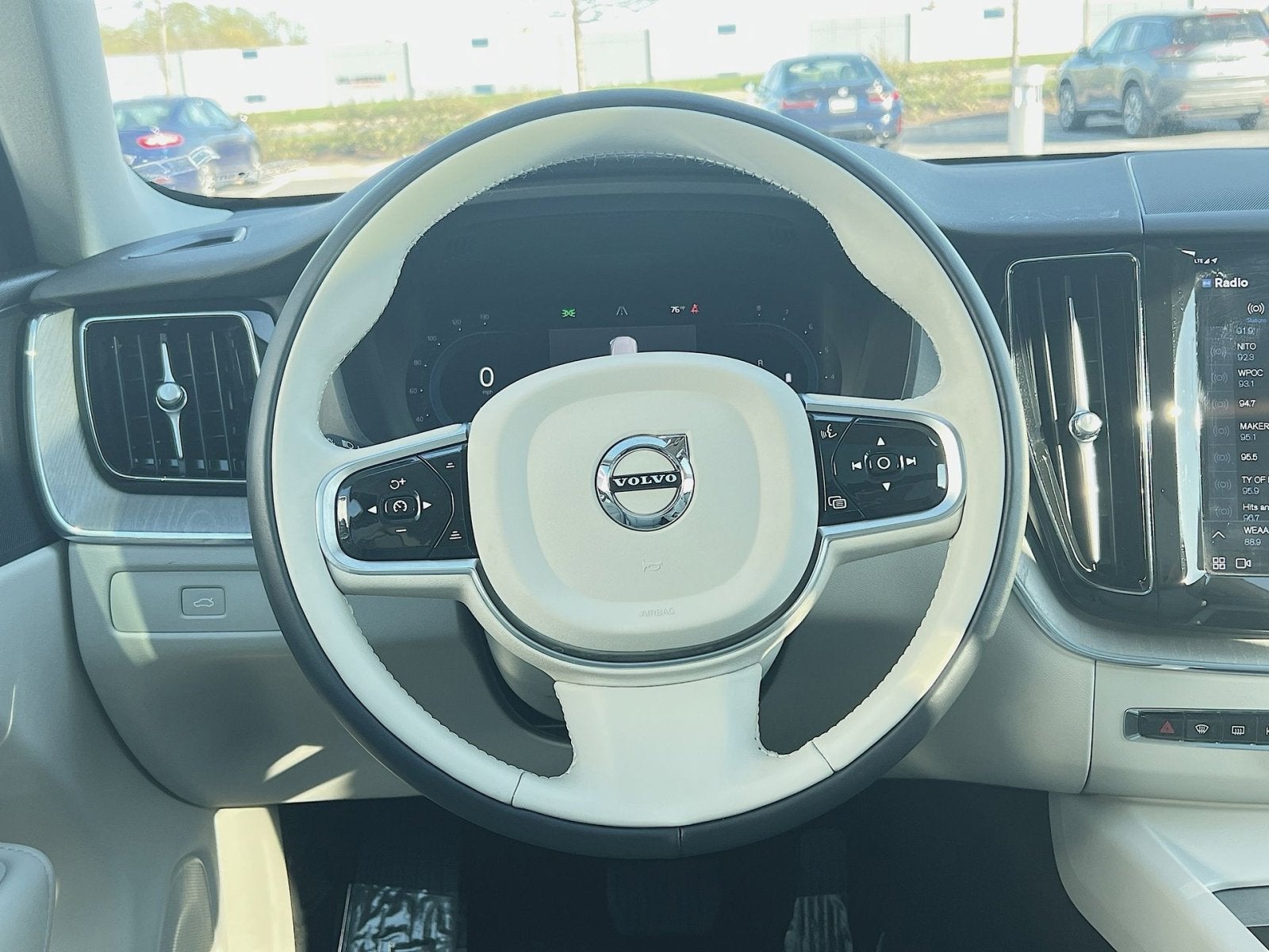 2023 Volvo XC60 B5 Plus Dark Theme
